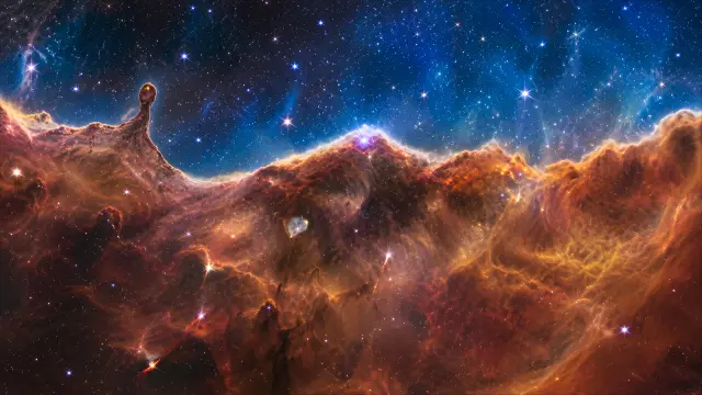 Nebulosa de estrellas brillantes en el espacio profundo